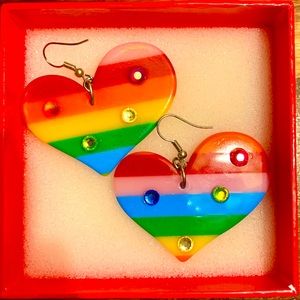 Rainbow heart earrings!❤️🌈